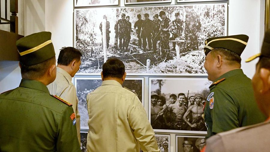 Presiden Republik Indonesia Prabowo Subianto meresmikan renovasi museum dan perpustakaan Sekolah Staf dan Komando Angkatan Darat di Kota Bandung, Senin (25/5/2026).
