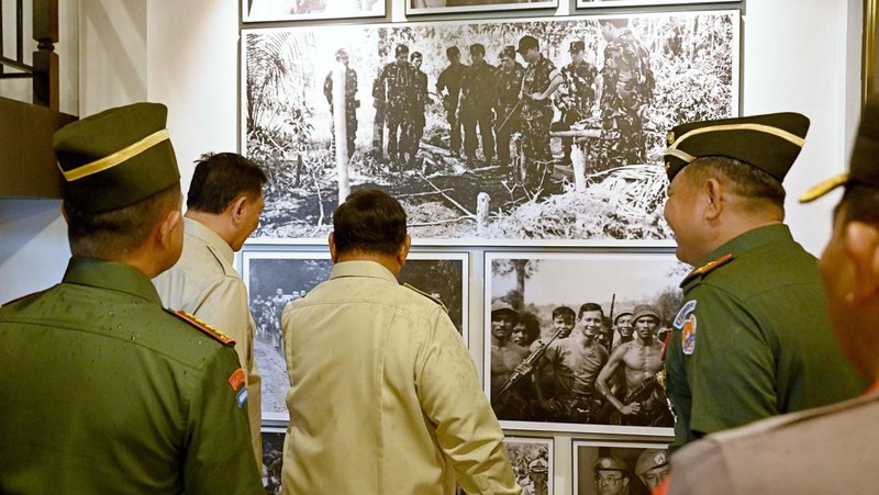 Presiden Republik Indonesia Prabowo Subianto meresmikan renovasi museum dan perpustakaan Sekolah Staf dan Komando Angkatan Darat di Kota Bandung, Senin (25/5/2026).