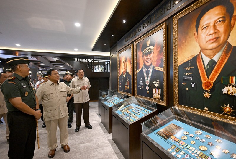 Presiden Republik Indonesia Prabowo Subianto meresmikan renovasi museum dan perpustakaan Sekolah Staf dan Komando Angkatan Darat di Kota Bandung, Senin (25/5/2026). (Dok. BPMI Sekretariat Presiden/Muchlis Jr)