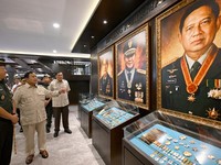 Presiden Republik Indonesia Prabowo Subianto meresmikan renovasi museum dan perpustakaan Sekolah Staf dan Komando Angkatan Darat di Kota Bandung, Senin (25/5/2026). (Dok. BPMI Sekretariat Presiden/Muchlis Jr)