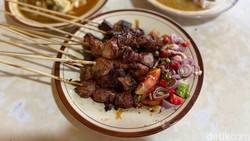 Sate Keroncong: Sate Kambing Tua Anti Prengus di Gang Jatinegara Sejak 1964