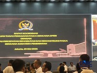 Sejumlah menteri dari Kabinet Merah Putih merapat ke Gedung DPR/MPR pada pagi ini, Senin (25/6/2025). Mereka menghadiri Rapat Koordinasi Satuan Tugas Pemulihan Pasca Bencana Sumatera dengan Satuan Tugas Percepatan Rehabilitasi dan Rekonstruksi Pasca