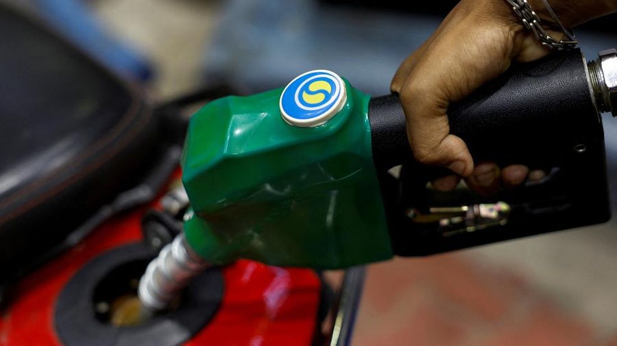 Stasiun minyak dan bahan bakar Bharat Petroleum di Kolkata, India. (REUTERS/Sahiba Chawdhary/File Photo)