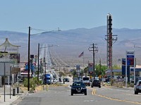 Struktur setinggi 134 kaki itu menjulang di atas Interstate 15 di Gurun Mojave. (AFP-)
