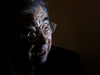 Toshifumi Suzuki, ketua dan CEO Seven And I Holdings Co, berbicara selama wawancara dengan Reuters di kantor pusat perusahaan di Tokyo, Jepang, 18 Desember 2013. (REUTERS/Yuya Shino/File Photo)