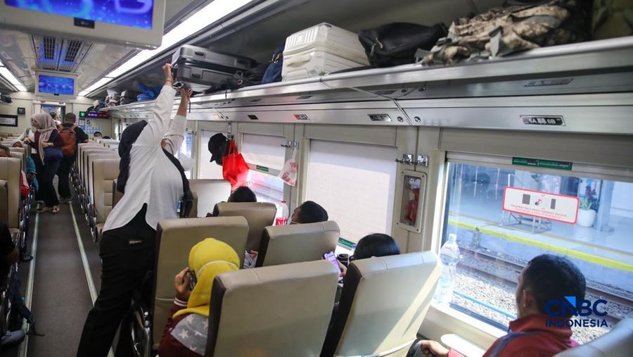 Calon tiba di peron Stasiun Pasar Senen, Jakarta, Selasa (26/5/2026).(CNBC Indonesia/Faisal Rahman)
