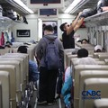 Calon tiba di peron Stasiun Pasar Senen, Jakarta, Selasa (26/5/2026). (CNBC Indonesia/Faisal Rahman)