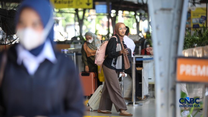 Calon tiba di peron Stasiun Pasar Senen, Jakarta, Selasa (26/5/2026).