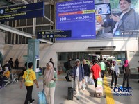 Calon tiba di peron Stasiun Pasar Senen, Jakarta, Selasa (26/5/2026). (CNBC Indonesia/Faisal Rahman)