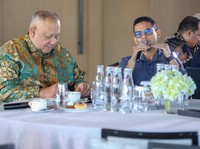 Tenaga Ahli Utama Badan Komunikasi Pemerintah (Bakom RI), Fithra Faisal Hastiadi (kanan)