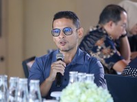 Tenaga Ahli Utama Badan Komunikasi Pemerintah (Bakom RI), Fithra Faisal Hastiadi saat menyampaikan pemaparan dalam Coffee Morning bertajuk Redefining Trade Rules : Fair Tariffs for Long-Term Sustainable Partnerships di Jakarta, Selasa (26/5/2026). (C