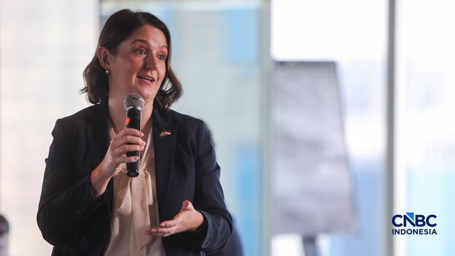 Country Director Trade (British Embassy Jakarta), Sophie Freeland-Haynes saat menyampaikan pemaparan dalam Coffee Morning bertajuk Redefining Trade Rules : Fair Tariffs for Long-Term Sustainable Partnerships di Jakarta, Selasa (26/5/2026). (CNBC Indo