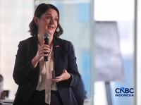 Country Director Trade (British Embassy Jakarta), Sophie Freeland-Haynes saat menyampaikan pemaparan dalam Coffee Morning bertajuk Redefining Trade Rules : Fair Tariffs for Long-Term Sustainable Partnerships di Jakarta, Selasa (26/5/2026). (CNBC Indo