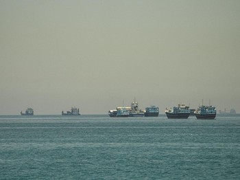 Vessels anchored at the Strait of Hormuz, as seen from Musandam, Oman, May 25, 2026. REUTERS/Stringer REFILE - CORRECTING INFORMATION FROM "VESSELS SAILING THROUGH THE STRAIT OF HORMUZ" TO "VESSELS ANCHORED AT THE STRAIT OF HORMUZ".