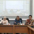 Juru Bicara Kemenperin, Febri Hendri Antoni Arief (tengah) dalam konferensi pers IKI Mei 2026, Selasa (26/5/2026). (Tangkapan Layar Youtube/Kementerian Perindustrian RI)