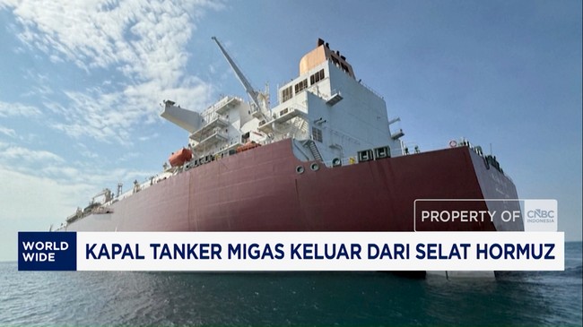 Video: Kapal Tanker Migas Keluar dari Selat Hormuz