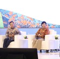 Ketua Dewan Komisioner OJK Friderica Widyasari Dewi dalam sambutannya pada Konferensi Nasional Pengembangan Ekonomi Daerah (KNPED) 2026 dengan tema ‘Akselerasi Pertumbuhan Ekonomi Daerah melalui Sinergi Kebijakan Lintas Sektor’ di Balai Kartini,