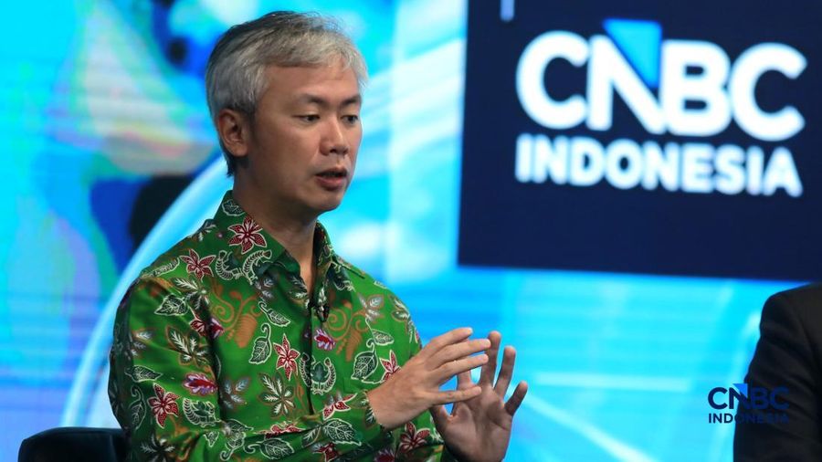 Ketua Umum Gabungan Pengusaha (GP) Jamu, Jony Yuwono memberi pemaparan dalam acara Health Forum di Studio CNBC Indonesia, Jakarta, Selasa, 26/5. (CNBC Indonesia/Muhammad Sabki)