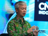 Ketua Umum Gabungan Pengusaha (GP) Jamu, Jony Yuwono memberi pemaparan dalam acara Health Forum di Studio CNBC Indonesia, Jakarta, Selasa, 26/5. (CNBC Indonesia/Muhammad Sabki)