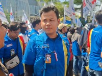 Massa buruh Indomaret yang tergabung dalam PUK SPAI FSPMI PT Indomarco Prismatama menggelar demonstrasi di depan Menara Indomaret, PIK, Jakarta Utara, Selasa (26/5/2026). (Dok. Detikcom/Adhfar Aulia Syuhada)