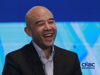 Presiden Direktur PT Phytochemindo Reksa Patrick Kalona memberi pemaparan dalam acara Health Forum di Studio CNBC Indonesia, Jakarta, Selasa, 26/5. (CNBC Indonesia/Muhammad Sabki)