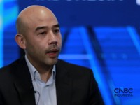 Presiden Direktur PT Phytochemindo Reksa Patrick Kalona memberi pemaparan dalam acara Health Forum di Studio CNBC Indonesia, Jakarta, Selasa, 26/5. (CNBC Indonesia/Muhammad Sabki)