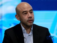 Presiden Direktur PT Phytochemindo Reksa Patrick Kalona memberi pemaparan dalam acara Health Forum di Studio CNBC Indonesia, Jakarta, Selasa, 26/5. (CNBC Indonesia/Muhammad Sabki)