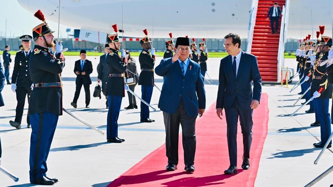 Prabowo Tiba di Paris dalam Lawatan Baru, Ini Penjelasan Seskab Teddy