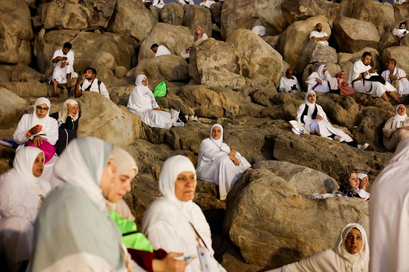 Muslim pilgrims gather at Mount of Mercy on the plain of Arafat during the annual hajj pilgrimage, outside the holy city of Mecca, Saudi Arabia, May 26, 2026. REUTERS/Ibraheem Abu Mustafa