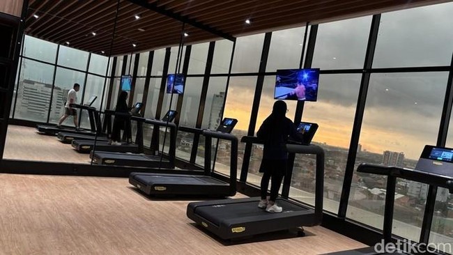Workout Sambil Nikmati Sunrise? Yuk ke The Trans Luxury Hotel Surabaya