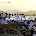 Jutaan Orang Memanjaatkan Doa di Gunung Arafah
