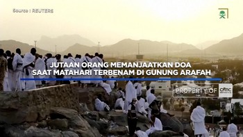Jutaan Orang Memanjaatkan Doa di Gunung Arafah