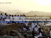 Jutaan Orang Memanjaatkan Doa di Gunung Arafah