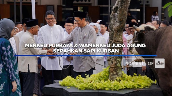 Video: Menkeu Purbaya dan Wamenkeu Juda Agung Serahkan Sapi Kurban