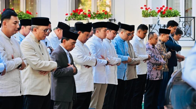 Presiden Prabowo Subianto salat Iduladha 1447 H di Wisma Kedutaan Besar Republik Indonesia (KBRI) Paris, Prancis Rabu (27/5/2026). (Dok. Tim Media Presiden)
