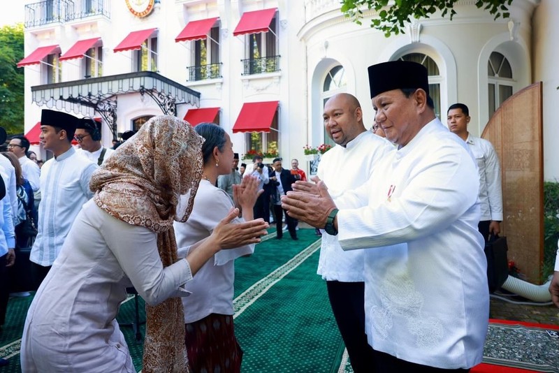 Presiden Prabowo Subianto salat Iduladha 1447 H di Wisma Kedutaan Besar Republik Indonesia (KBRI) Paris, Prancis Rabu (27/5/2026). (Dok. Tim Media Presiden)
