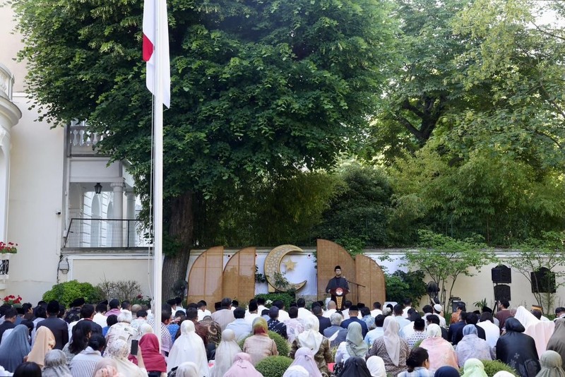 Presiden Prabowo Subianto salat Iduladha 1447 H di Wisma Kedutaan Besar Republik Indonesia (KBRI) Paris, Prancis Rabu (27/5/2026). (Dok. Tim Media Presiden)