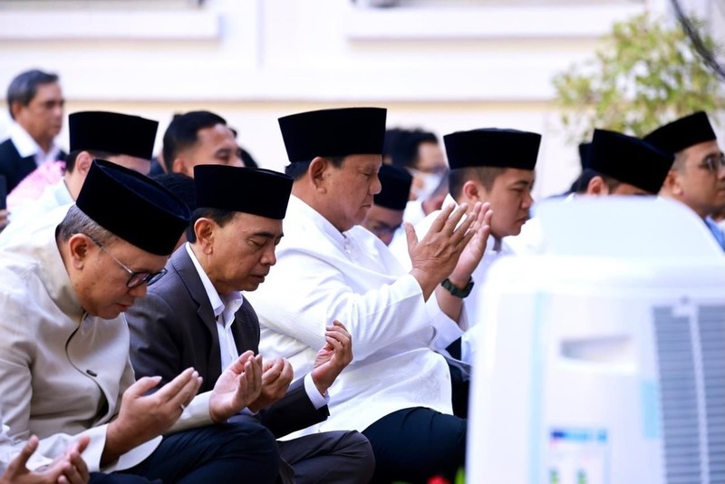 Presiden Prabowo Subianto salat Iduladha 1447 H di Wisma Kedutaan Besar Republik Indonesia (KBRI) Paris, Prancis Rabu (27/5/2026). (Dok. Tim Media Presiden)