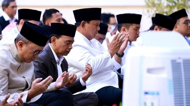 Momen Khidmat Prabowo dan Diaspora RI Salat Iduladha di KBRI Paris