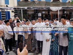 Rayakan Iduladha, Menkeu Purbaya Salat di Masjid DJP