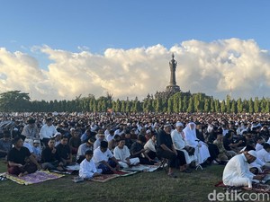 Khusyuk Salat Idul Adha 1447 H di Lapangan Renon Denpasar
