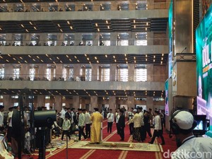 Wapres Gibran Salat Idul Adha di Istiqlal, Didampingi Sejumlah Menteri