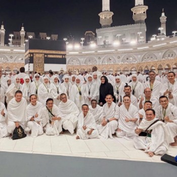 Anang Hermansyah dan Ashanty saat menjalani ibadah haji. (Instagram/Ashanty_ash)