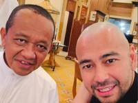 Artis sekaligus Utusan Khusus Presiden Bidang Generasi Muda dan Pekerja Seni (UKP Muda Seni), Raffi Ahmad bersama Menteri ESDM Bahlil Lahadalia. (Instagram/raffinagita1717)