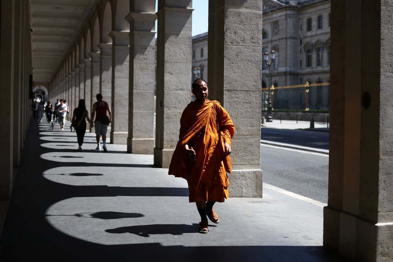 A woman with an umbrella walks at Plaza Puerta del Sol during a spring heatwave in Madrid, Spain, May 27, 2026. REUTERS/Kacper Pempel