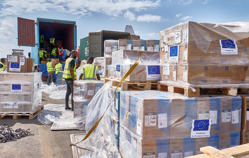 UNICEF staff and airport workers load trucks with aid from the European Civil Protection and Humanitarian Aid Operations (ECHO) for the Ebola outbreak caused by the Bundibugyo strain, at Bunia National Airport in Bunia, Ituri province, Democratic Republic of Congo, May 28, 2026. REUTERS/Gradel Muyisa Mumbere