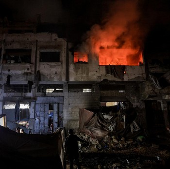 Smoke rises from a residential building following an Israeli strike, in Gaza City, May 27, 2026. REUTERS/Dawoud Abu Alkas