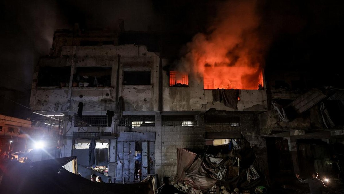 Penampakan Israel Gempur Apartemen Gaza, Empat Orang Tewas