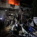 Palestinians gather to inspect the site of an Israeli strike on a residential building in Gaza City, May 27, 2026. REUTERS/Dawoud Abu Alkas