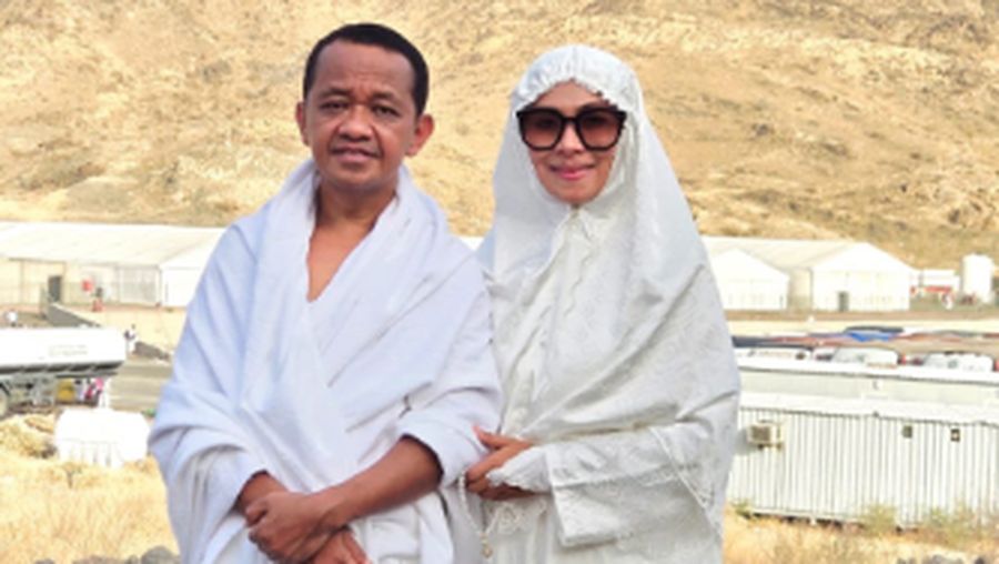 Menteri ESDM Bahlil Lahadalia menunaikan ibadah haji bersama istrinya. (Instagram/melangkahdaritimur.id)